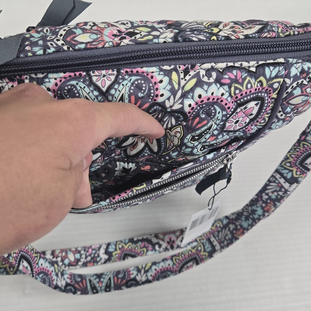 Vera Bradley | Iconic Hipster Bonbon Medallion - Picture 5 of 10